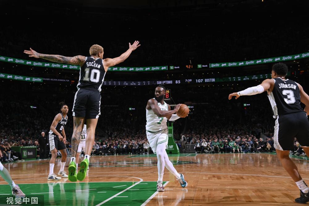 岌岌可危 岌岌可危